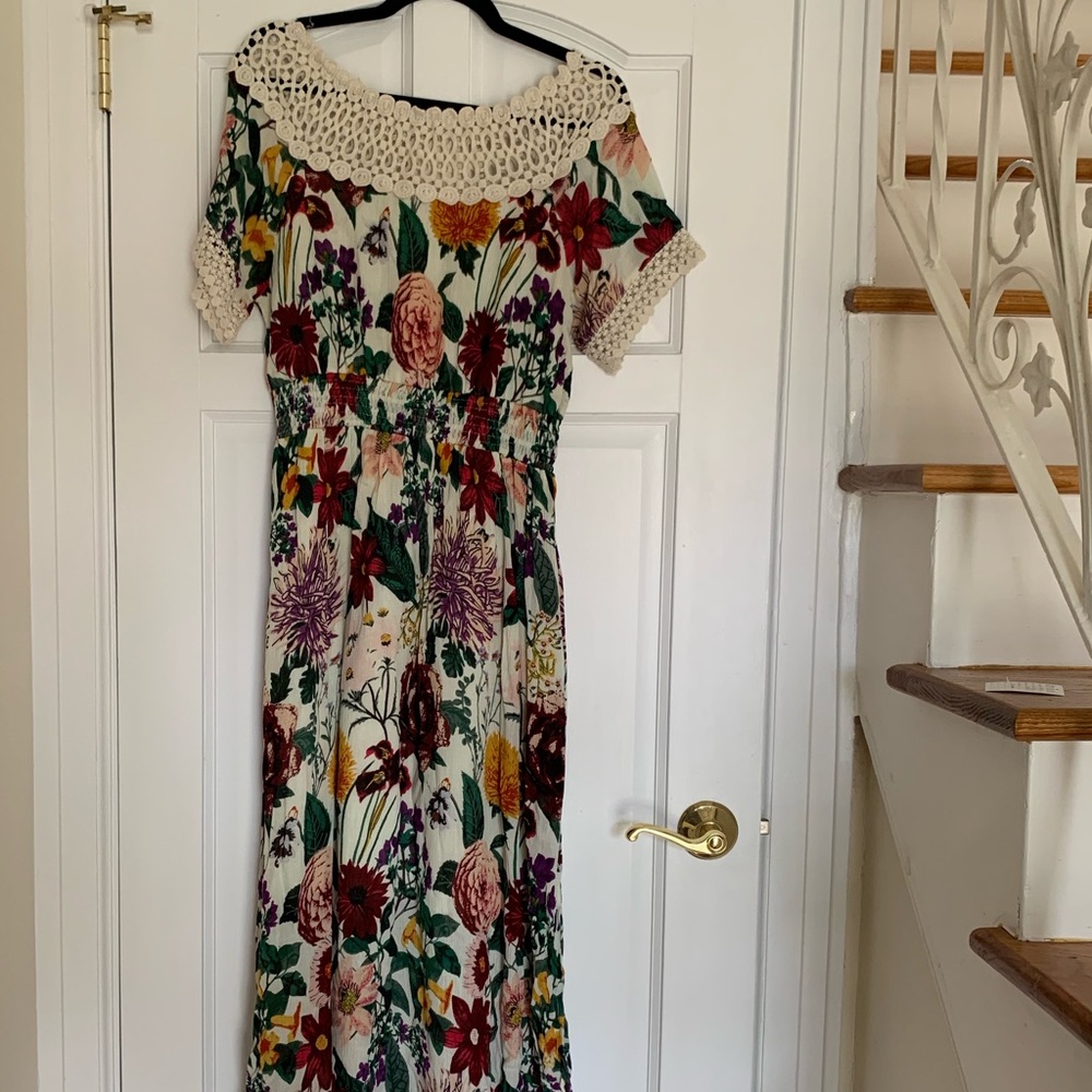 Floral dress with crochet lace neckline and sleeve